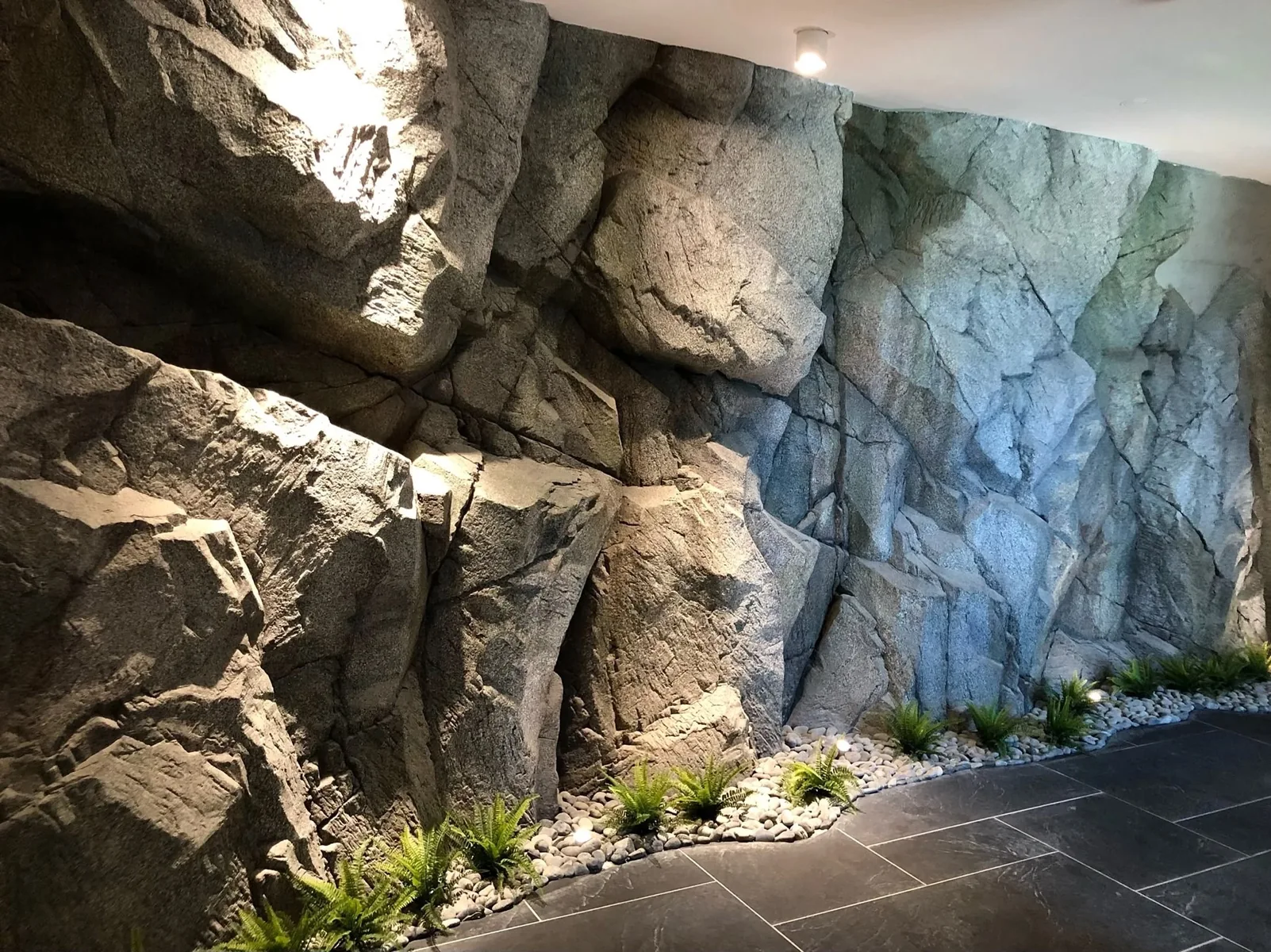 Familia Studio — Piedra decorativa y texturas de roca